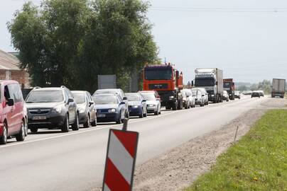 Spūstys: vairuotojai keikia kelią iš Dituvos į Klaipėdą, ten prasidėjo remontas tuo pačiu metu, kai uždaryta Rimkų pervaža.