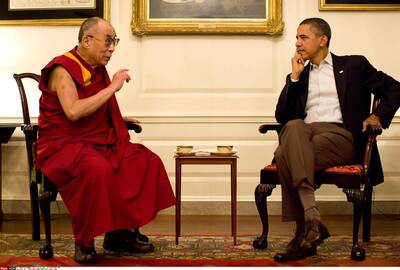 Barackas Obama (dešinėje) ir Dalai Lama.