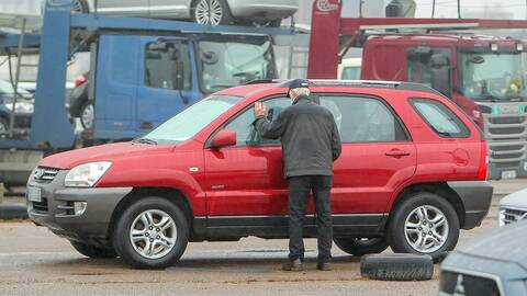 Gudrauja: dalis turgaus pardavėjų parduoda automobilį ne savo vardu, tad jam sugedus neprisiima atsakomybės. 