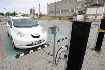  Iš anksto: taupant energiją elektromobilį per šalčius rekomenduojama pašildyti ne kelionės metu, o dar kraunant bateriją. 