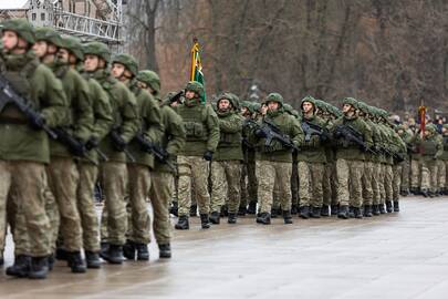 Pernai apie 6,7 tūkst. asmenų karo tarnyba atidėta, kad šaukiamojo amžiaus sportininkai, muzikantai, šokėjai ar gabūs tam tikrose srityse jaunuoliai garsintų Lietuvą.