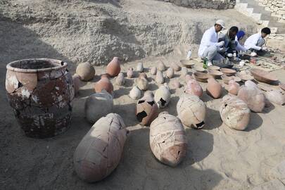 Radiniai: Egipte archeologai atskleidė senovinius uolose iškaltus kapus ir laidojimo šachtas netoli vadinamojo karalių miesto Luksoro.