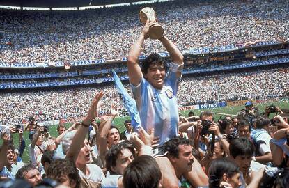 Triumfas: 1986-aisiais Argentinos futbolo rinktinė su D.Maradona pasaulio čempionato finale 3:2 įveikė vokiečius.