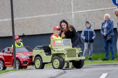 Pavojus: vaikai ne visada tinkamai įvertina atstumą iki judančio automobilio.