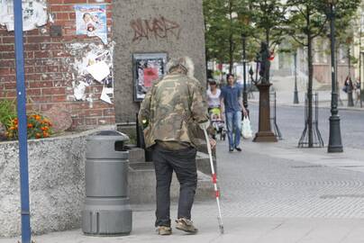 Incidentas: Turgaus gatvėje vairuotoją užsipuolęs girtas benamis vos pastovėjo ant kojų.