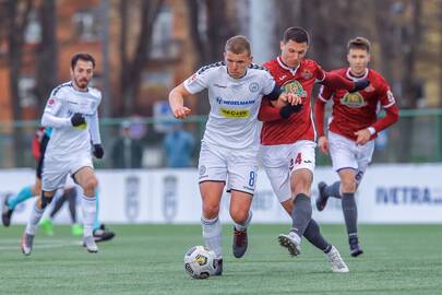 Įvertinimas: „Hegelmann“ komandai atstovausiantis V.Armanavičius (su kamuoliu) buvo tarp trijų pagrindinių nominantų į 2021 m. geriausio A lygos futbolininko titulą.