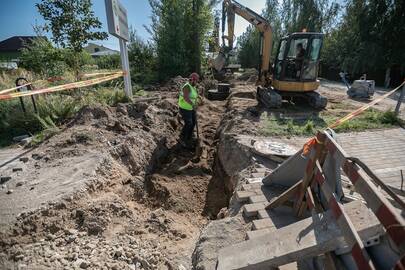 Darbai: Narsiečiuose ruošiamasi tiesti lietaus nuotekų tinklus.