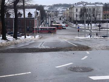 A.Mackevičiaus gatvių danga jau sugadinta, remontuojant vandens komunikacijas.