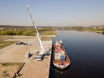 Talpa: skaičiuojama, kad viena barža pergabena 40 vilkikų krovinių kiekį.