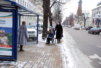 Ateityje visi miesto autobusai turėtų būti pritaikyti įvažiuoti žmonėms su neįgaliųjų vežimėliais.