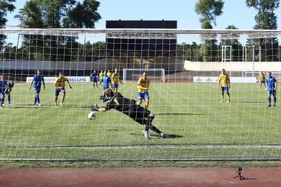 Vieni futbolininkai kovoja sąžiningai, kiti bando uždirbti iš lažybų