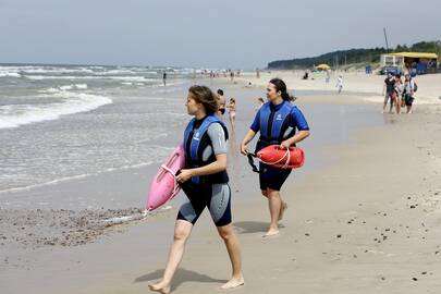 Statistika: uostamiesčio paplūdimiuose vasarą gelbėtojomis dirba 10–12 merginų.