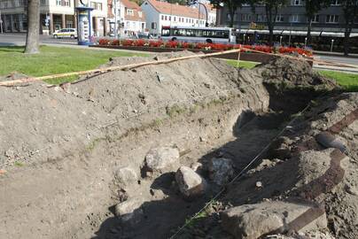 Darbai: šiomis dienomis Atgimimo aikštėje prasidėjo archeologiniai kasinėjimai, kurie gali tapti aikštės atnaujinimo pagrindu.