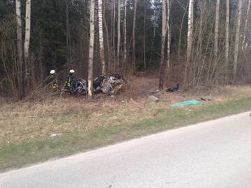 Pasekmės: trijų vaikinų kelionė netoli Salantų baigėsi pakelės griovyje.