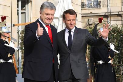 Petro Porošenka (kairėje) ir Emmanuelis Macronas