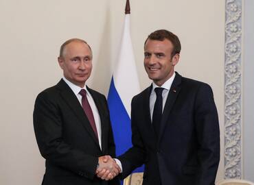 Emmanuelis Macronas ir Vladimiras Putinas