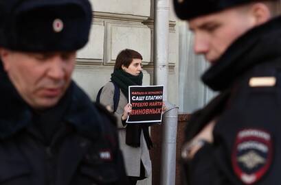 Protestuoja žmogaus teisių aktyvistė