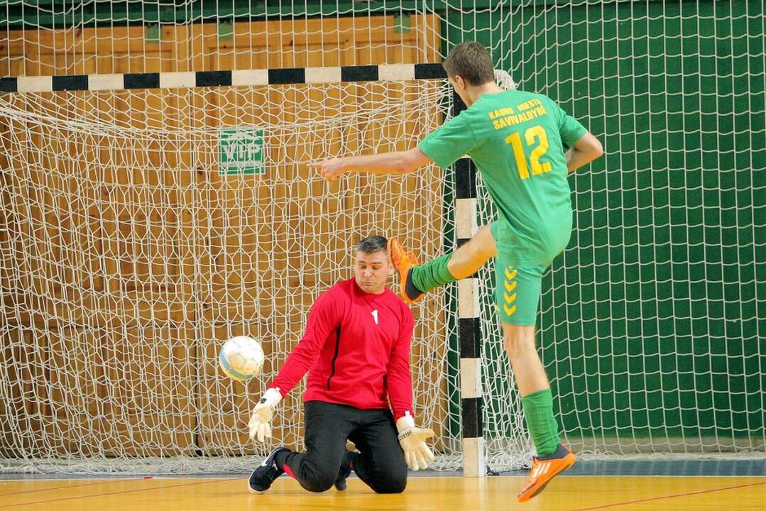 Kauno sporto halėje komandos susikovė dėl Lietuvos sporto universiteto rektoriaus taurės.