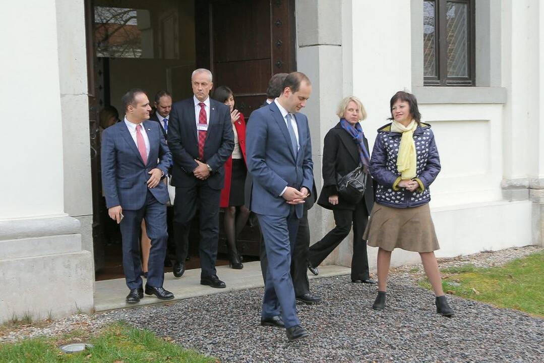 Lietuvai įteikta vienuolių knygos kopija