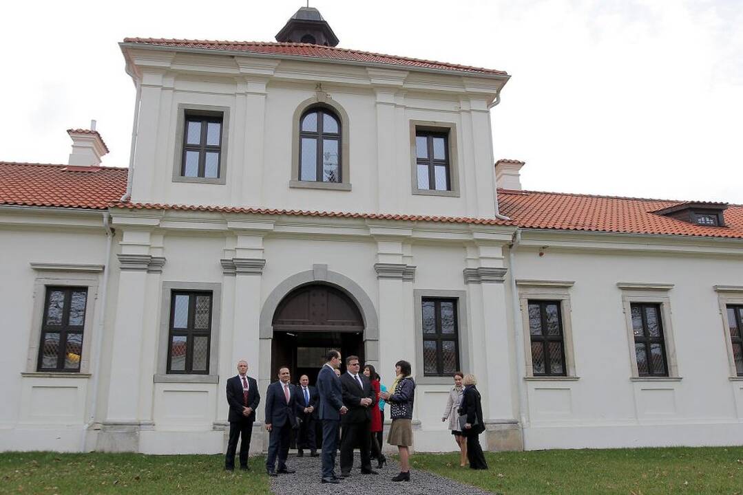Lietuvai įteikta vienuolių knygos kopija