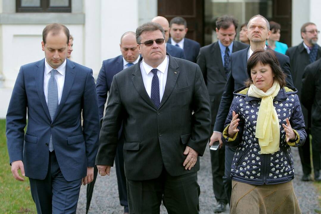 Lietuvai įteikta vienuolių knygos kopija