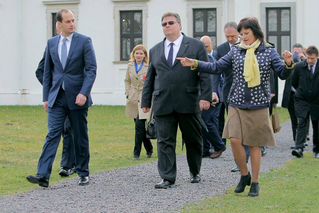 Lietuvai įteikta vienuolių knygos kopija
