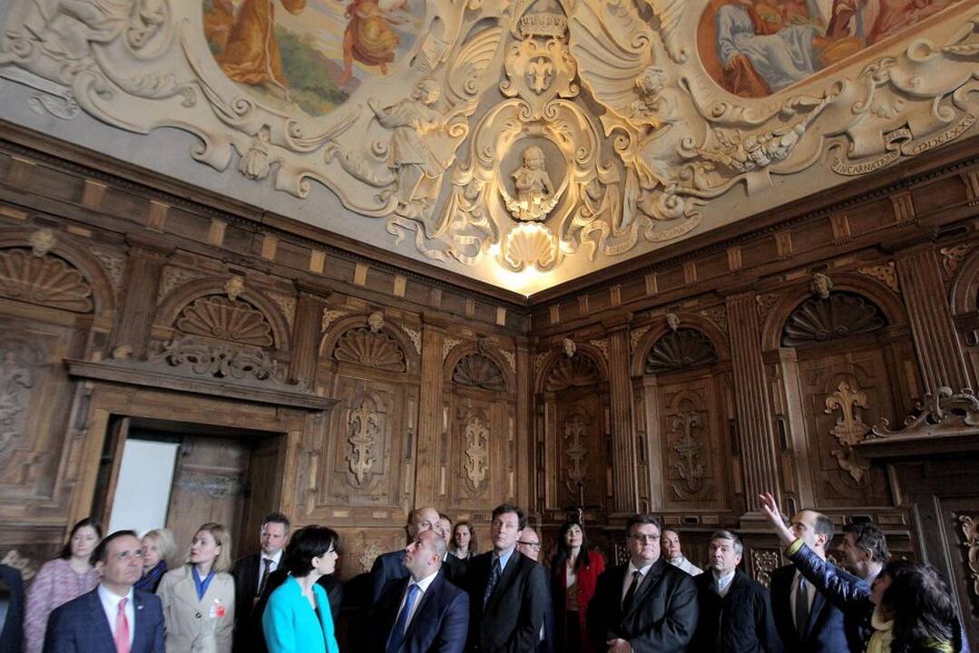 Lietuvai įteikta vienuolių knygos kopija