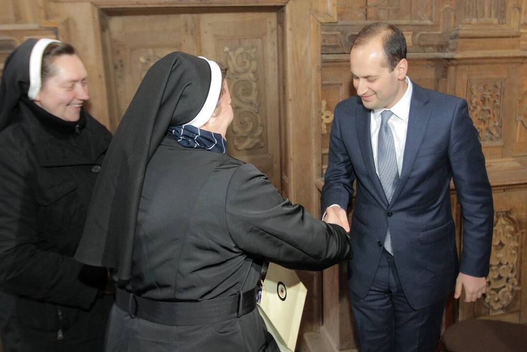 Lietuvai įteikta vienuolių knygos kopija
