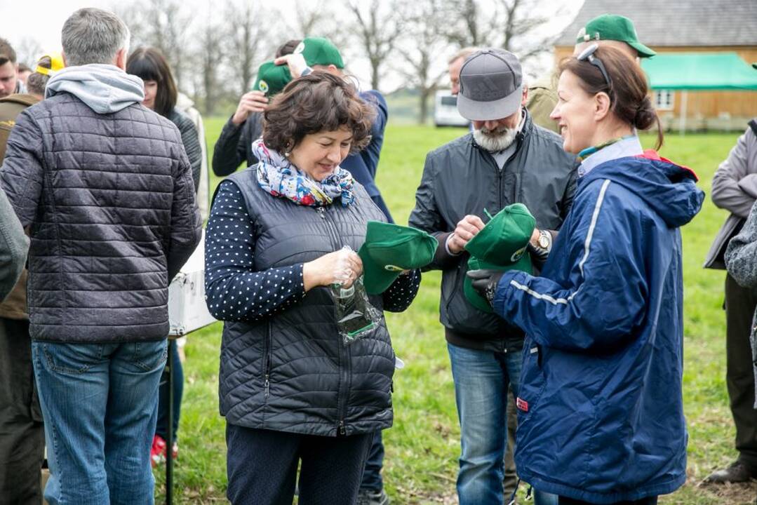 Ąžuolų klonų sodinimo akcija Rumšiškėse