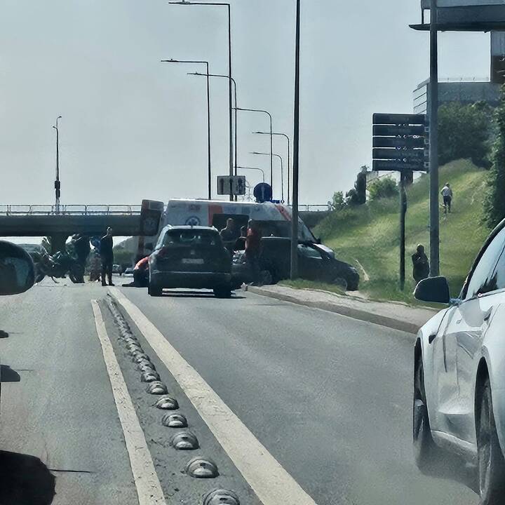 Vilniuje A juosta lėkęs motociklininkas rėžėsi į „Toyotą“