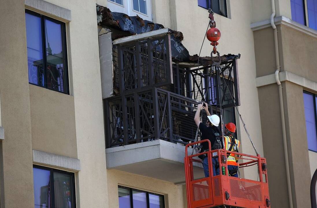 Balkono griūtis pasiglemžė šešių studentų gyvybes