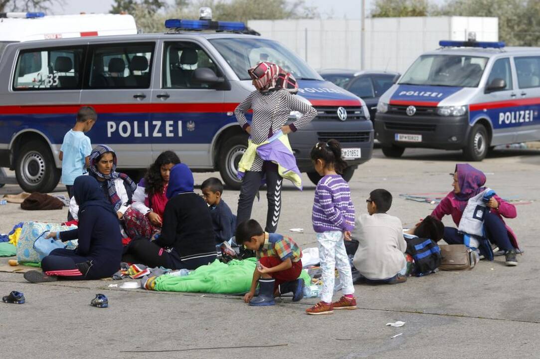 Migrantams suvaldyti Austrijos policijos nepakanka