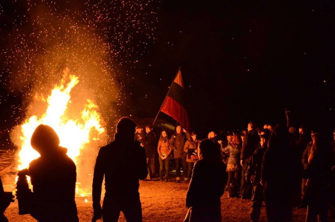 Nakties prisiminimas – „Prie laisvės laužo“