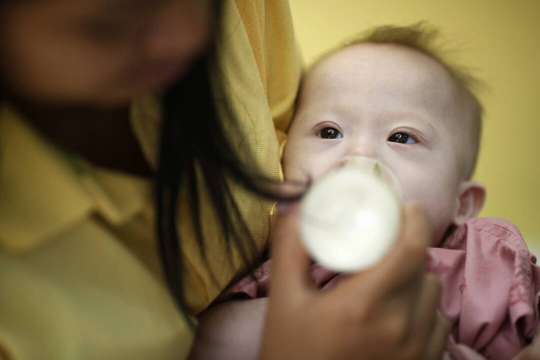 Australijos pareigūnai susisekė su surogatinės motinos išnešiotų dvynukų tėvu