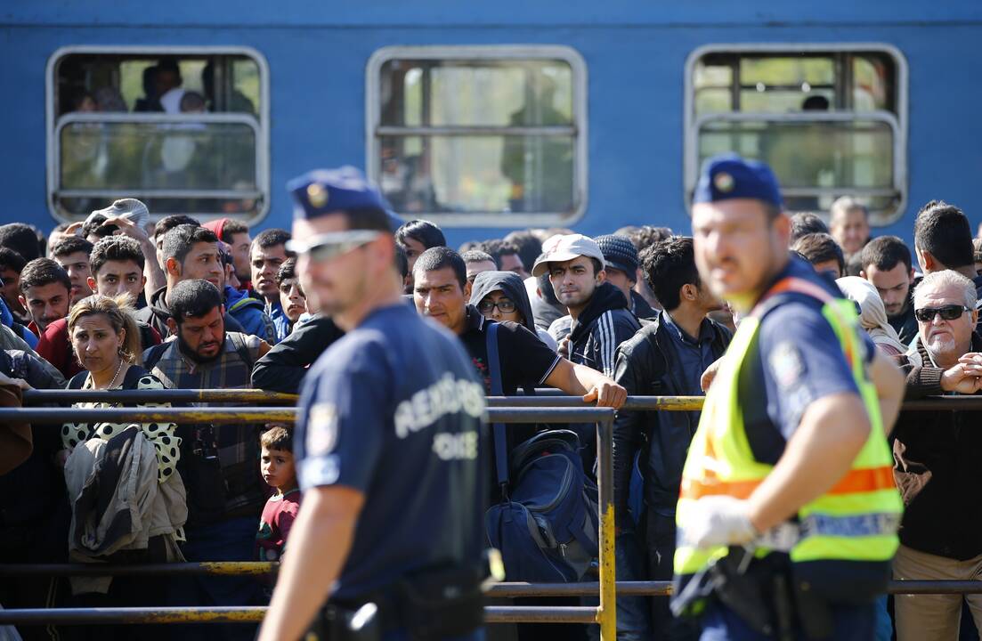 ES perspėjo 19 valstybių narių dėl pabėgėlių