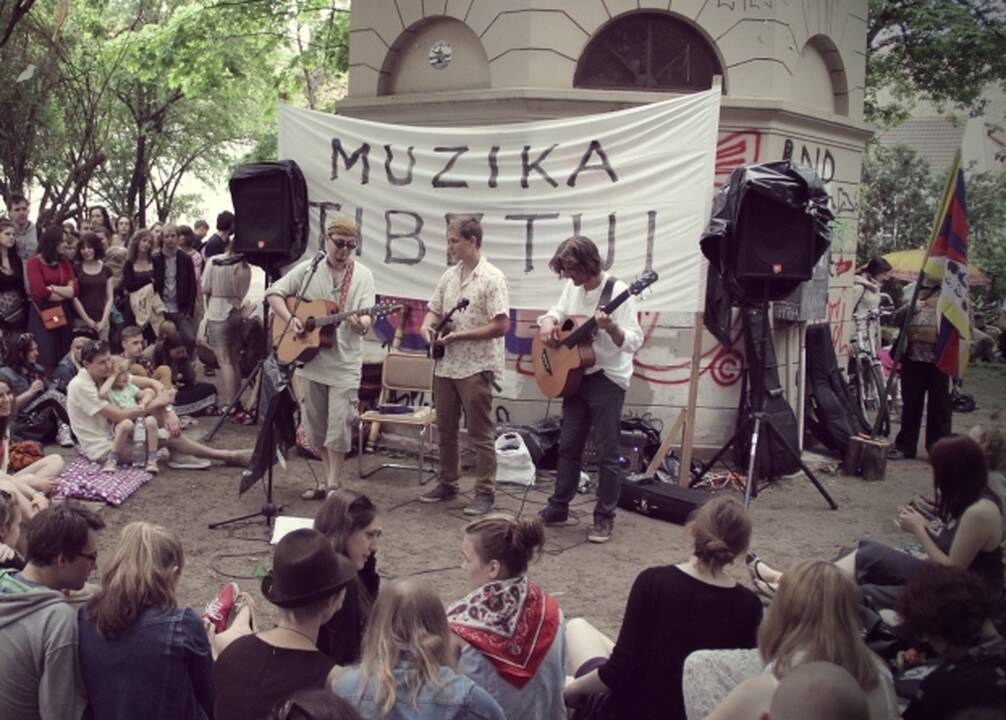 Šeštadienį D. Razauskas kviečia į „Om Jam Session“ Tibeto skvere