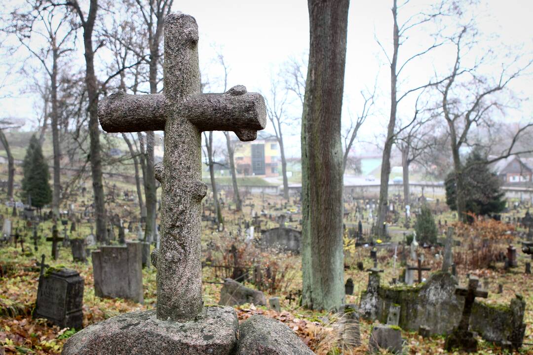 Pasiūlymas po darbų: kelionė per Markučių kalvas ir Rasų kapines