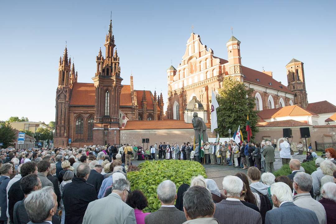 Prie A. Mickevičiaus paminklo paminėtas pirmas antisovietinis mitingas