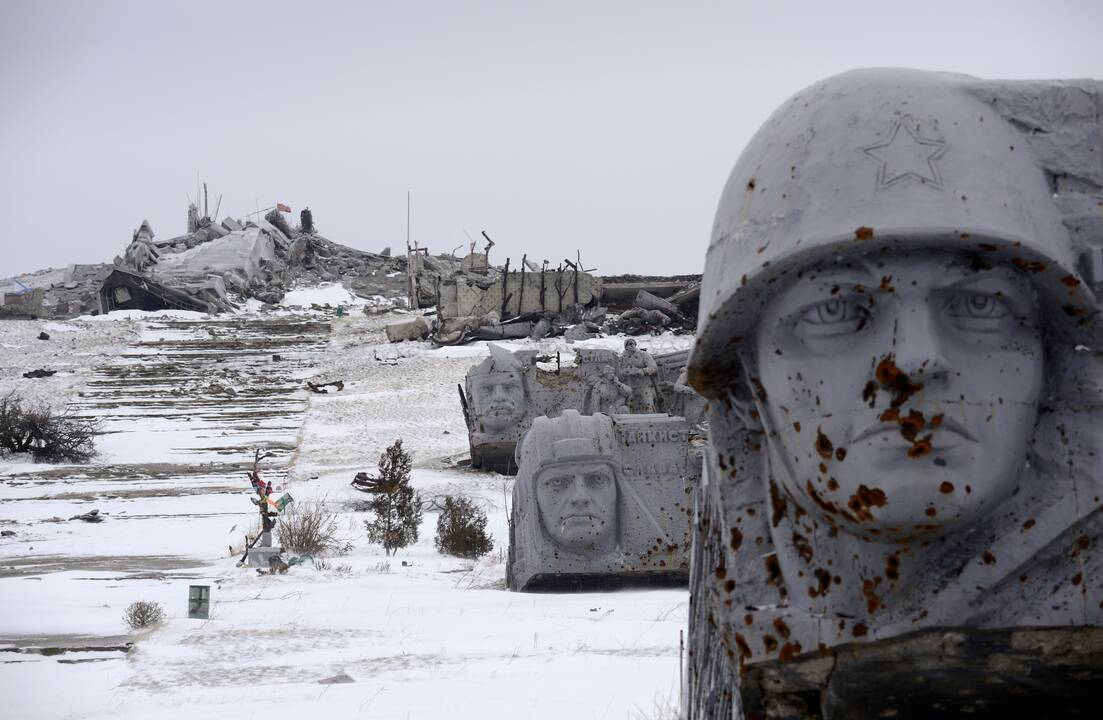 Karo draskoma Ukraina sieja viltis su naujomis taikos derybomis