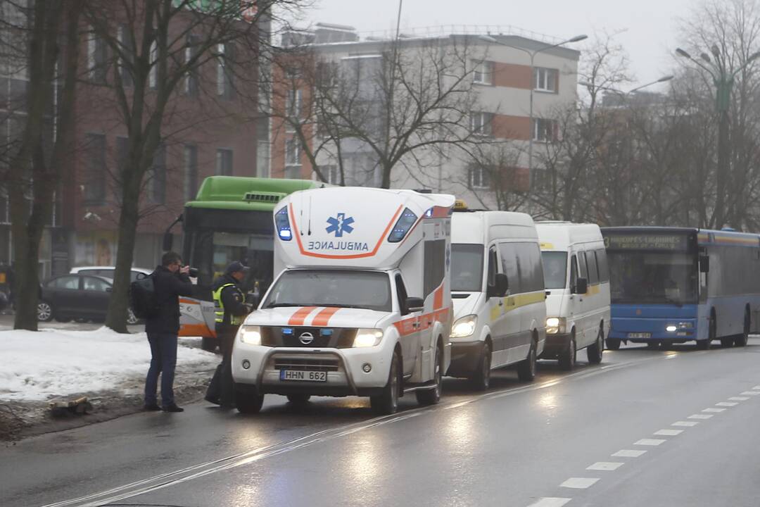 Kelių policijos patruliai pradžiugino moteris