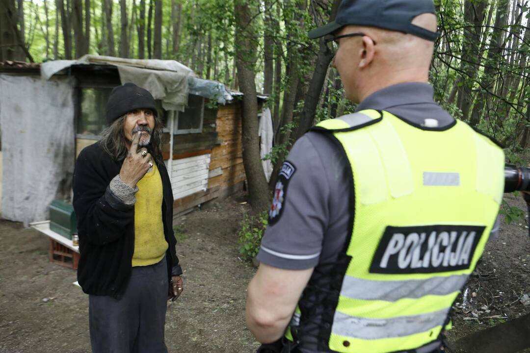 Griaunamas benamių kaimelis