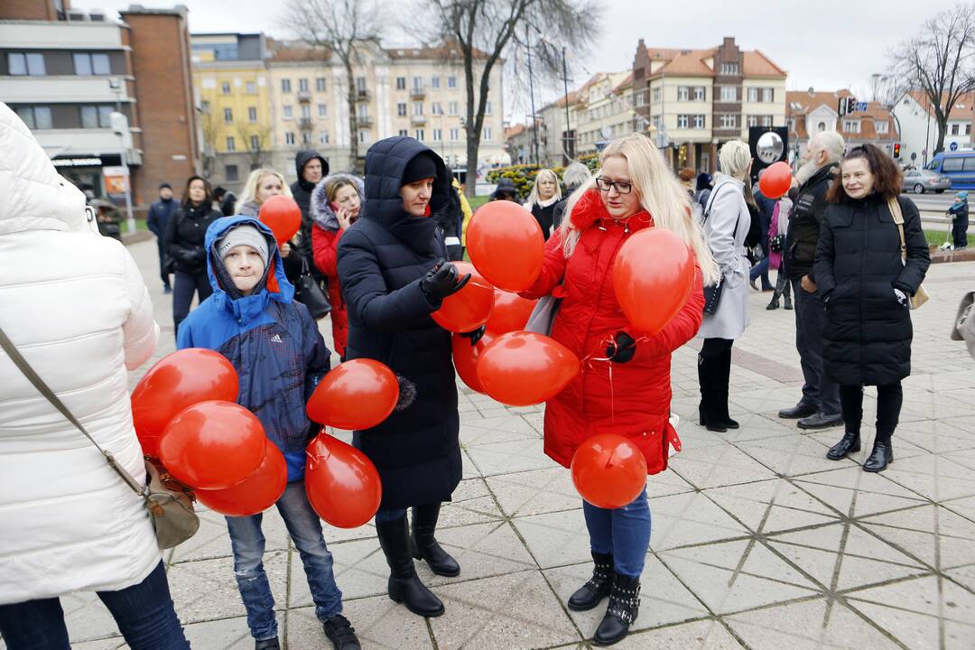 Klaipėdiečių protestas prieš vaikų paėmimą iš šeimų