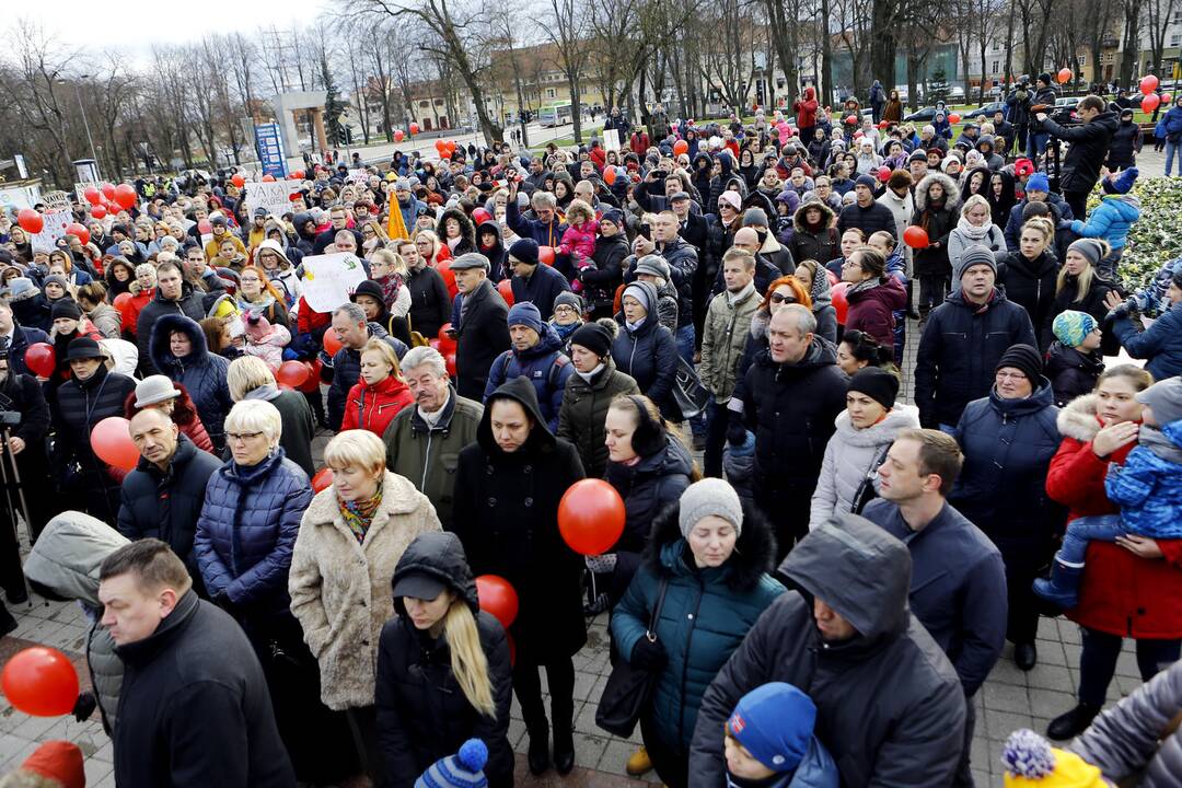 Klaipėdiečių protestas prieš vaikų paėmimą iš šeimų