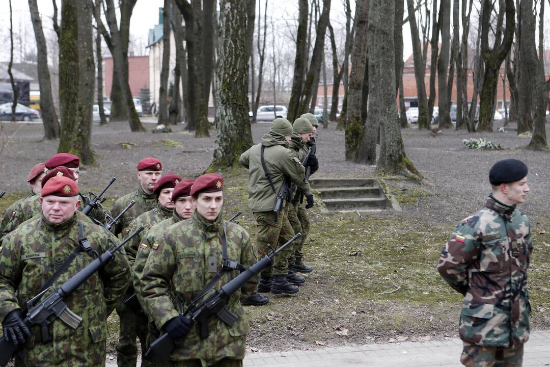 Sausio 15 - osios minėjimas skulptūrų parke