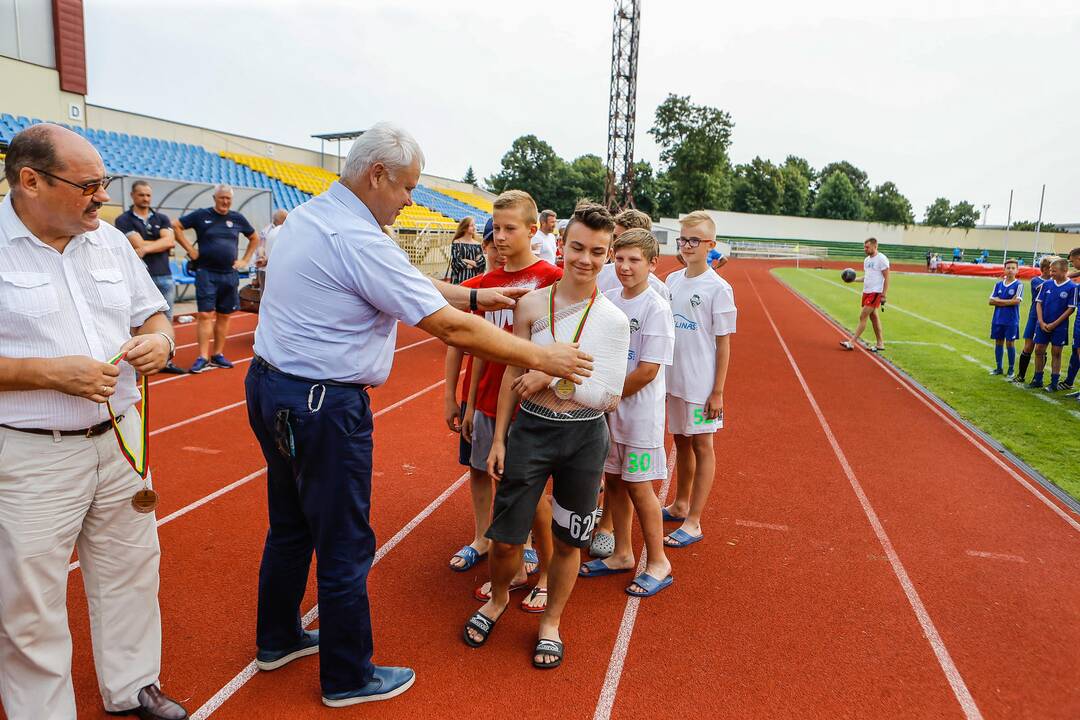 Futbolo turnyras Mero taurei laimėti