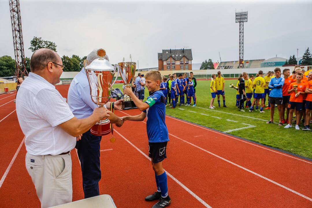 Futbolo turnyras Mero taurei laimėti