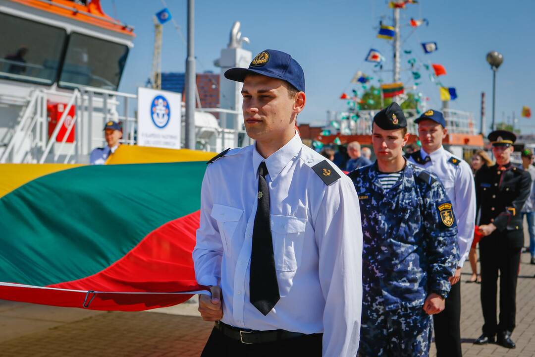 Karinių pajėgų kario ir karininko priesaikos cerenomija