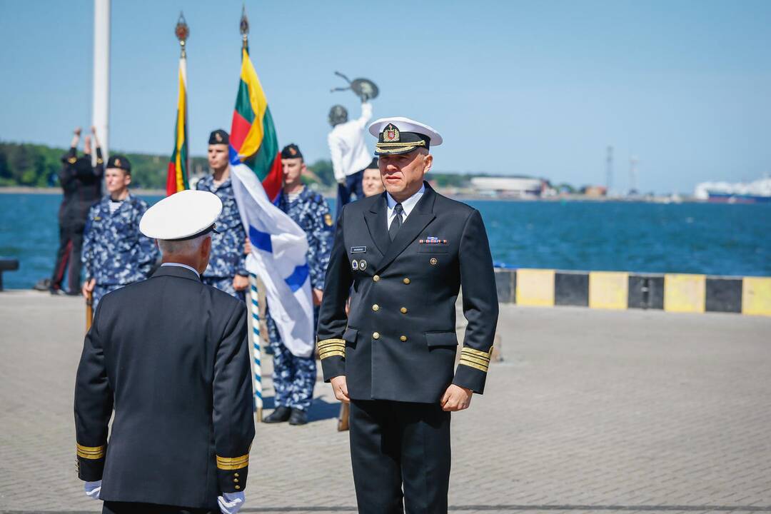 Karinių pajėgų kario ir karininko priesaikos cerenomija