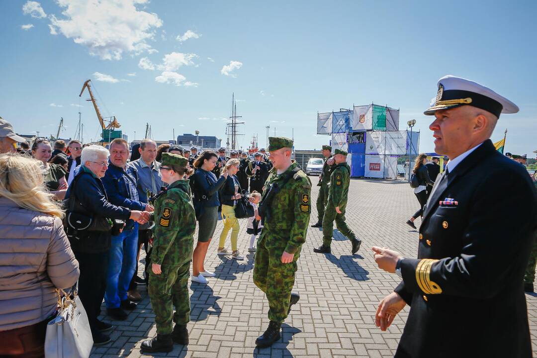 Karinių pajėgų kario ir karininko priesaikos cerenomija