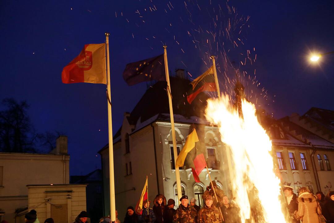 Klaipėdoje degė atminimo laužai